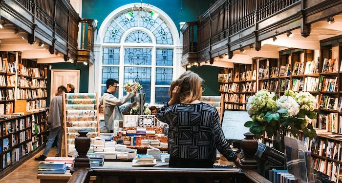 Critique littéraire ou consumérisme de livre? Pourquoi choisir?